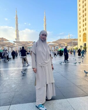 Inul Daratista Instagram - #masyaallahtabarakallah 💋
#alhamdulillah