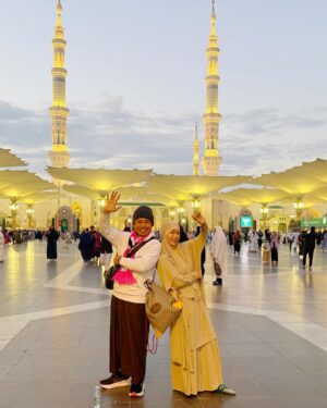 Inul Daratista Instagram - #masyaallahtabarakallah 💋
#alhamdulillah