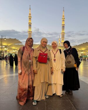 Inul Daratista Instagram - #masyaallahtabarakallah 💋
#alhamdulillah