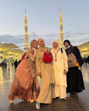 Inul Daratista Instagram - #masyaallahtabarakallah 💋
#alhamdulillah