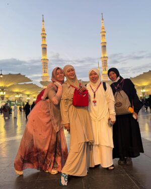Inul Daratista Instagram - #masyaallahtabarakallah 💋
#alhamdulillah