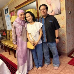 Inul Daratista Instagram - Bismillah semoga Allah lancarkan dan mudahkan Ibadah kami😇❤️💋
aamiin allahumma aamin 💋