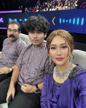 Inul Daratista Instagram - Formasi lengkap ber3😍😁
masyaa Allah tabarakallah 💋
Alhamdulillah💋
DMD panggung Rezeki❤️
@officialmnctv @dmdmnctv