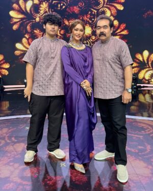 Inul Daratista Instagram - Formasi lengkap ber3😍😁
masyaa Allah tabarakallah 💋
Alhamdulillah💋
DMD panggung Rezeki❤️
@officialmnctv @dmdmnctv