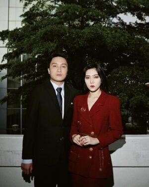 Isyana Sarasvati Instagram - CONGRATULATIONS, Sp.KJ kuuu @rayhanmaditra__ 🐹✨

Soo proud of youuu! Nemenin km dari langkah pertama di fakultas kedokteran hingga hari ini, akhirnya mami resmi menjadi seorang dokter spesialis. 13 tahun perjalanan menuntut ilmu, sama sekali ga mudah, aku melihat sendiri setiap pasang surutnya, gimana lelahnya km setiap hari, sulitnya membagi waktu antara ini dan itu, dan banyak lagi pengorbanan yang kamu lakukan untuk bisa melewati ini semua. Mami hebat, hebat piu inyo banggiu. Keteguhan hati dan semangat yang luar biasa membuat km berhasil melewati semuanya. Aku selalu percaya bahwa km diciptakan untuk hal-hal besar, dan hari ini adalah bukti nyata dari semua kerja keras dan dedikasimu.

Sekarang, waktunya km rehat sejenak dan menikmati dunia ini. Ayoo kita jalani petualangan bersama, seperti yang selalu kita impikan sejak duluu 🥳🚀✨💋🤍