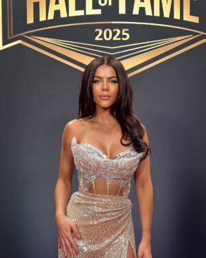 Jackie Redmond Instagram - She’s so lucky.✨ WWE Hall Of Fame, 2025. 📸

GLAM: @ianmaxion 
Tan: @minaluxurytan 
Hair ext: @bellamihair 
Dress: @mewmewsofficial 

#wwe #wwehof #wwehalloffame #wweraw