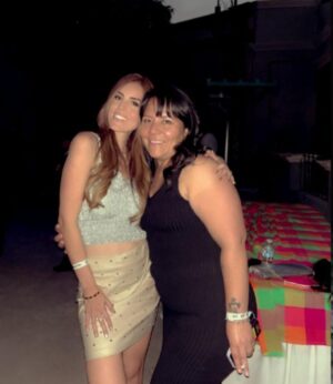 Jackie Sauza Instagram - AGRADECIDA CON DIOS Y LA VIDA POR PERMITIRME COMPARTIR CON TANTAS PERSONAS TAN LINDAS QUE LLENARON MI CORAZÓN CON RISAS, PLÁTICAS INCREÍBLES, ENSEÑANZAS Y COMPAÑÍA 🫶🏻 GRACIAS @productormejia Y @meatrevoaamarte POR PERMITIRME DIVERTIRME EN ESTE PROTECTO 🙌🏻🤩 ME LOS LLEVO EN EL ❤️