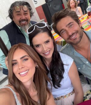Jackie Sauza Instagram - AGRADECIDA CON DIOS Y LA VIDA POR PERMITIRME COMPARTIR CON TANTAS PERSONAS TAN LINDAS QUE LLENARON MI CORAZÓN CON RISAS, PLÁTICAS INCREÍBLES, ENSEÑANZAS Y COMPAÑÍA 🫶🏻 GRACIAS @productormejia Y @meatrevoaamarte POR PERMITIRME DIVERTIRME EN ESTE PROTECTO 🙌🏻🤩 ME LOS LLEVO EN EL ❤️