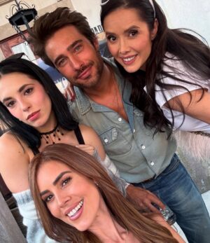 Jackie Sauza Instagram - AGRADECIDA CON DIOS Y LA VIDA POR PERMITIRME COMPARTIR CON TANTAS PERSONAS TAN LINDAS QUE LLENARON MI CORAZÓN CON RISAS, PLÁTICAS INCREÍBLES, ENSEÑANZAS Y COMPAÑÍA 🫶🏻 GRACIAS @productormejia Y @meatrevoaamarte POR PERMITIRME DIVERTIRME EN ESTE PROTECTO 🙌🏻🤩 ME LOS LLEVO EN EL ❤️