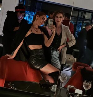 Jackie Sauza Instagram - Que buena noche la de anoche 🎈 compartiendo con mis compañeros de 🎥 @meatrevoaamarte del Cumple de nuestro querido @rodrigoguirao 🎉 🥳
