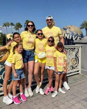 Jacqueline Bracamontes Instagram - Fin de semana de pura celebración por el cumpleaños 12 de Jacky en @universalorlando! 🎢  Mil gracias por esta experiencia increíble, estamos disfrutando al miiiiil! #UniversalOrlando”
