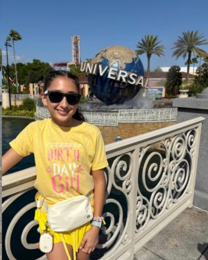 Jacqueline Bracamontes Instagram - Fin de semana de pura celebración por el cumpleaños 12 de Jacky en @universalorlando! 🎢  Mil gracias por esta experiencia increíble, estamos disfrutando al miiiiil! #UniversalOrlando”