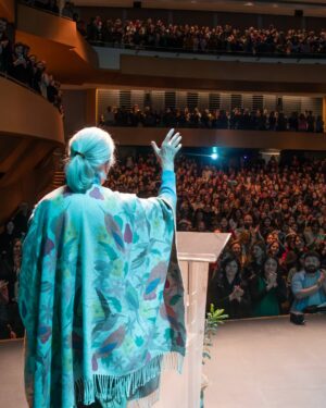 Jane Goodall Instagram - 🌟 Jane Goodall is coming to the U.S. this spring! 🌟

Her tour is already selling out fast, so don’t wait – grab your tickets before they’re gone! 🎟️

Check out her upcoming events in cities across the U.S., and stay tuned – we're adding another stop later this week! Follow us for all the latest updates and announcements.

📍Jane's Stops:

3/16 Sioux City, IA — Orpheum Theatre ticket (🟢 AVAILABLE)

3/23 Baltimore, MD — The Lyric (🔴 SOLD OUT)

4/1 Los Angeles, CA — David Geffen Theatre (🔴 SOLD OUT)

4/7 Carmel, CA — Sunset Cultural Center (🔴 SOLD OUT)

4/10 Salem, OR — The Elsinore Theatre (🔴 SOLD OUT)

Tap the "Where In the World Is Jane?" button at the link in bio to learn more!

📸 JGI Chile

Alt Text:
Slide 1: Dr. Jane Goodall is standing on stage, illuminated by stage lights. She is wearing her signature ponytail, a light-colored shawl decorated with prints of various birds and plants, and a warm expression as she speaks to the audience. 
Slide 2: We see Dr. Jane Goodall's back and signature ponytail as she stands on a stage. She is waving to her audience who is giving her an enthusiastic standing ovation.
.
.
.
#JaneGoodall #JaneGoodallInstitute #JGI #Gombe #Conservation #HopeInAction #Tacare #Gombe #Chimpanzees #RootsAndShoots #Hope #Tour