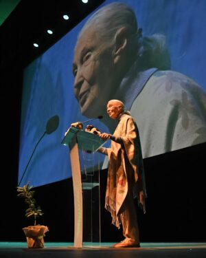 Jane Goodall Instagram - 🌟 Jane Goodall is coming to the U.S. this spring! 🌟

Her tour is already selling out fast, so don’t wait – grab your tickets before they’re gone! 🎟️

Check out her upcoming events in cities across the U.S., and stay tuned – we're adding another stop later this week! Follow us for all the latest updates and announcements.

📍Jane's Stops:

3/16 Sioux City, IA — Orpheum Theatre ticket (🟢 AVAILABLE)

3/23 Baltimore, MD — The Lyric (🔴 SOLD OUT)

4/1 Los Angeles, CA — David Geffen Theatre (🔴 SOLD OUT)

4/7 Carmel, CA — Sunset Cultural Center (🔴 SOLD OUT)

4/10 Salem, OR — The Elsinore Theatre (🔴 SOLD OUT)

Tap the "Where In the World Is Jane?" button at the link in bio to learn more!

📸 JGI Chile

Alt Text:
Slide 1: Dr. Jane Goodall is standing on stage, illuminated by stage lights. She is wearing her signature ponytail, a light-colored shawl decorated with prints of various birds and plants, and a warm expression as she speaks to the audience. 
Slide 2: We see Dr. Jane Goodall's back and signature ponytail as she stands on a stage. She is waving to her audience who is giving her an enthusiastic standing ovation.
.
.
.
#JaneGoodall #JaneGoodallInstitute #JGI #Gombe #Conservation #HopeInAction #Tacare #Gombe #Chimpanzees #RootsAndShoots #Hope #Tour