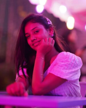 Jasmine Parveen Instagram - Kalakura… Maiyakura… Kavitha Coming…🌚✨ Kavitha Coming…🫧🦋
.
.
Pc: @gokul_krishnan_1010 
Place: @48_sq_ft