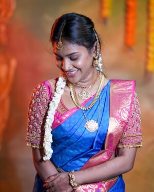 Jasmine Parveen Instagram - Kanima😉✨
.
.
.
Mua: @kanchans_carving 
Blouse: @reshmi_boutique_ 
Jewels: @gold_copy1486 
Place: @illusion_studios_ 
Pc: @gokul_krishnan_1010