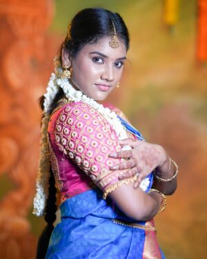 Jasmine Parveen Instagram - Kanima😉✨
.
.
.
Mua: @kanchans_carving 
Blouse: @reshmi_boutique_ 
Jewels: @gold_copy1486 
Place: @illusion_studios_ 
Pc: @gokul_krishnan_1010