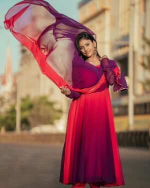 Jasmine Parveen Instagram - 💜🦋
.
.
📸: @jascaptures_ 
👗: @akshara___boutique