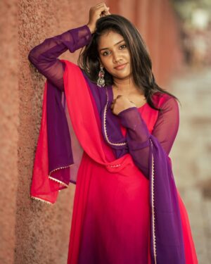 Jasmine Parveen Instagram - Azhagiya Theeye…💜
.
.
👗: @akshara___boutique 
📸: @jascaptures_ 
💍: @mei_izhai_store