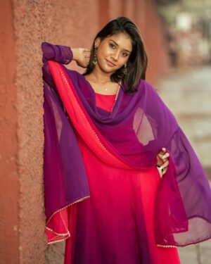 Jasmine Parveen Instagram - Azhagiya Theeye…💜
.
.
👗: @akshara___boutique 
📸: @jascaptures_ 
💍: @mei_izhai_store