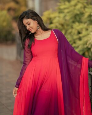 Jasmine Parveen Instagram - Azhagiya Theeye…💜
.
.
👗: @akshara___boutique 
📸: @jascaptures_ 
💍: @mei_izhai_store