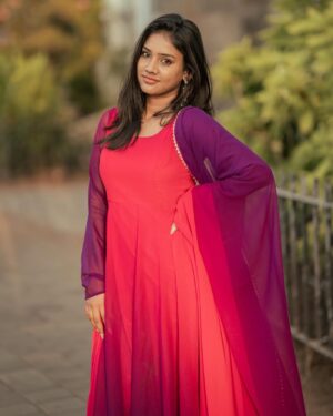 Jasmine Parveen Instagram - Azhagiya Theeye…💜
.
.
👗: @akshara___boutique 
📸: @jascaptures_ 
💍: @mei_izhai_store