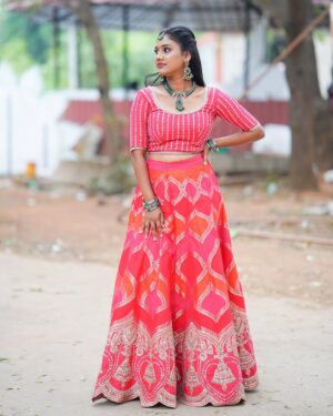 Jasmine Parveen Instagram - Jodi r u Ready @vijaytelevision 🩷 
.
.
💄: @kanchans_carving 
💍: @jewelhub_chennai 
👗: @lithas_rentals 
🎥: @portraitsbyn 
.
.