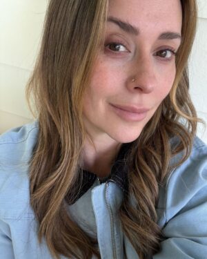 Jennifer Love Hewitt Instagram - Learning to love the skin I’m in more and more each day. This is for all my ladies out there who are feeling the same. #nomakeup #nofilter