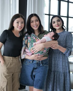 Jessica Iskandar Instagram - Ibu-ibu komplek💕