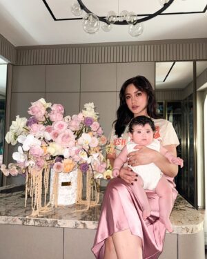 Jessica Iskandar Instagram - Me and si noni Jia💕