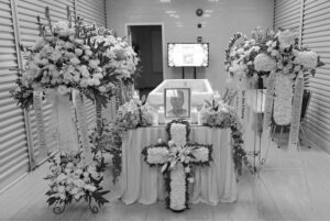 Jessica Iskandar Instagram - Ayah kami tercinta telah meninggal dunia. 
Rest in peace Papa Hardy Iskandar 
28 Desember 2024 pada pukul 06.30 dirumah. 
Bagiku beliau adalah kekuatan alam, pribadi yang luar biasa yang tidak ada duanya dan beliau adalah guru dan pelindungku sepanjang hidupnya.
Mohon doanya agar lapang jalan pulangnya ke dalam pelukan kasih Tuhan. Mohon dimaafkan bila ada salah kata dan perbuatan.
Papa adalah cerminan kasih. Tidak pernah sekalipun papa marah kepadaku, membentak atau apapun itu dengan nada tinggi. 
Papa selalu memperlakukan aku sebagai puteri kecil papa. Act of service papa, quality time papa luar biasa. Aku tumbuh besar lembut dan sabar belajar dari kasih papa.
Now you’re gone. Because God wants you to come home! You’re in a better place now! 
But our memories will always be in my heart!
Papa you did such a great job as a father! You did so many good things for us!
No more sickness now everything is fine for you! You’re released, you’re free. You can fly now! You can enjoy heaven! Because God is good, always good! And He loves you! You are so loved and appreciated!
Thank you so much papa🙏🏼❤️
Rest in peace. So long papa..

Saat ini almarhum papa disemayamkan di rumah duka Sentosa Gatot Subroto.
Malam Kembang 31 Desember 2024 pukul 19.00wib
Di kremasi 1 Januari 2025 pukul 09.00wib.

Salam dari kami keluarga yang ditinggalkan dengan penuh kasih.
