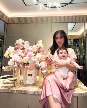 Jessica Iskandar Instagram - Me and si noni Jia💕