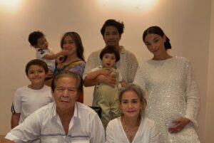 Jessica Iskandar Instagram - Ayah kami tercinta telah meninggal dunia. 
Rest in peace Papa Hardy Iskandar 
28 Desember 2024 pada pukul 06.30 dirumah. 
Bagiku beliau adalah kekuatan alam, pribadi yang luar biasa yang tidak ada duanya dan beliau adalah guru dan pelindungku sepanjang hidupnya.
Mohon doanya agar lapang jalan pulangnya ke dalam pelukan kasih Tuhan. Mohon dimaafkan bila ada salah kata dan perbuatan.
Papa adalah cerminan kasih. Tidak pernah sekalipun papa marah kepadaku, membentak atau apapun itu dengan nada tinggi. 
Papa selalu memperlakukan aku sebagai puteri kecil papa. Act of service papa, quality time papa luar biasa. Aku tumbuh besar lembut dan sabar belajar dari kasih papa.
Now you’re gone. Because God wants you to come home! You’re in a better place now! 
But our memories will always be in my heart!
Papa you did such a great job as a father! You did so many good things for us!
No more sickness now everything is fine for you! You’re released, you’re free. You can fly now! You can enjoy heaven! Because God is good, always good! And He loves you! You are so loved and appreciated!
Thank you so much papa🙏🏼❤️
Rest in peace. So long papa..

Saat ini almarhum papa disemayamkan di rumah duka Sentosa Gatot Subroto.
Malam Kembang 31 Desember 2024 pukul 19.00wib
Di kremasi 1 Januari 2025 pukul 09.00wib.

Salam dari kami keluarga yang ditinggalkan dengan penuh kasih.