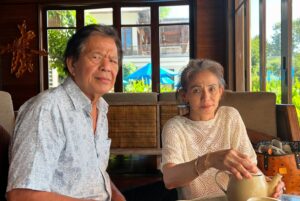 Jessica Iskandar Instagram - Ayah kami tercinta telah meninggal dunia. 
Rest in peace Papa Hardy Iskandar 
28 Desember 2024 pada pukul 06.30 dirumah. 
Bagiku beliau adalah kekuatan alam, pribadi yang luar biasa yang tidak ada duanya dan beliau adalah guru dan pelindungku sepanjang hidupnya.
Mohon doanya agar lapang jalan pulangnya ke dalam pelukan kasih Tuhan. Mohon dimaafkan bila ada salah kata dan perbuatan.
Papa adalah cerminan kasih. Tidak pernah sekalipun papa marah kepadaku, membentak atau apapun itu dengan nada tinggi. 
Papa selalu memperlakukan aku sebagai puteri kecil papa. Act of service papa, quality time papa luar biasa. Aku tumbuh besar lembut dan sabar belajar dari kasih papa.
Now you’re gone. Because God wants you to come home! You’re in a better place now! 
But our memories will always be in my heart!
Papa you did such a great job as a father! You did so many good things for us!
No more sickness now everything is fine for you! You’re released, you’re free. You can fly now! You can enjoy heaven! Because God is good, always good! And He loves you! You are so loved and appreciated!
Thank you so much papa🙏🏼❤️
Rest in peace. So long papa..

Saat ini almarhum papa disemayamkan di rumah duka Sentosa Gatot Subroto.
Malam Kembang 31 Desember 2024 pukul 19.00wib
Di kremasi 1 Januari 2025 pukul 09.00wib.

Salam dari kami keluarga yang ditinggalkan dengan penuh kasih.