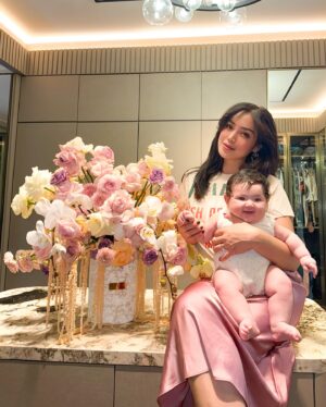 Jessica Iskandar Instagram - Me and si noni Jia💕