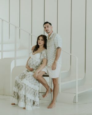 Jessica Iskandar Instagram - Our family is growing 🩷
And we are growing stronger! 

Photo @momentsbygin_ 
Makeup @lonamakeup
Hair @gracesusan.ck
All outfits @paulropp 
Location @saba.estate