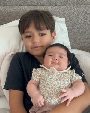 Jessica Iskandar Instagram - EL Barack bikin price list. LOL contact mama Jedar untuk booking ya.. EL sayang adee Giaaa selalu. Si nona manis.