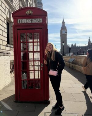 Jessika Evelyn Heiser Instagram - Grateful to get out and about this morning in London with my good friend and tour guide @choppermcfly 

Blessed girl 🩵 

Now it’s time to get ready for #WWERaw from @theo2london
