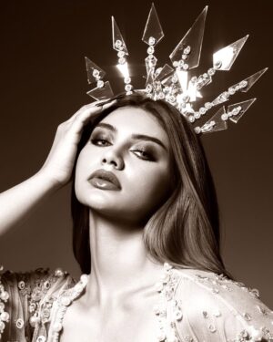 Jihane Almira Chedid Instagram - Women are magnificent examples of the elegance and strength of character. Every woman holds a tale intertwined with tenacity, bravery, and unflinching grace.

Photographer @frenhendrik90 
Concept @editbeautyqueens 
Stylist @aan_afrino @dimastfk @ninanra 
Attire @ivan_gunawan @ivangunawan.indonesia 
MUA @tama_prahtama 
Hairstylist @hairdoby_ell 
Headpiece @metamorph_by_zack 
Nails @dcbeautycentre_official 
Studio @peventstudio @alterspacejkt