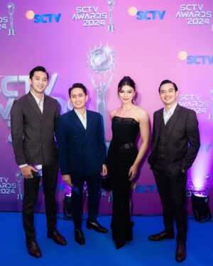 Jihane Almira Chedid Instagram - About last night at SCTV Awards 2024 

Styled by @revashion 
Brushed by @abysalammakeup 
Hairstylist @hairdoby_ell 
Photographed by @khalid.maula