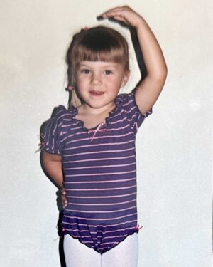 Jodie Sweetin Instagram - Throwback to my VERY first dance class on January 9, 1985… I was 10 days shy of 3! Swipe to see the leg warmers. 😂 🥺