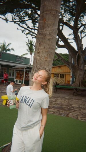 Jordyn Jones Instagram - i love it here 🫶🌊 #hawaii #oahu #travel #ocean