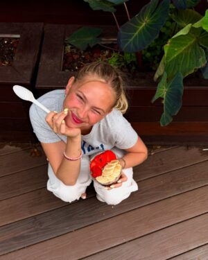 Jordyn Jones Instagram - oahu so far ☀️🍓🏖️🌊🤸‍♀️