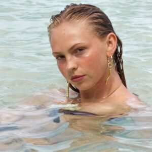 Jordyn Jones Instagram - by @angelinaunderwater x @altswim 🌊🐚