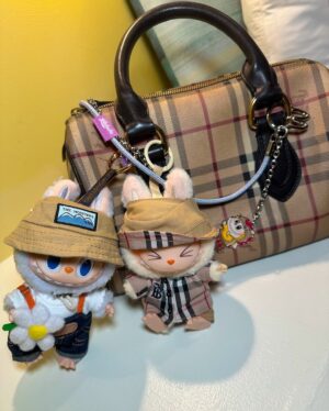 Josetty Hurtado Instagram - My little family 🤎 Palm Springs for the weekend 🏜️ 

#burberry #palmsprings #frenchbulldog #frenchiesofinstagram #frenchie #labubu #california #family