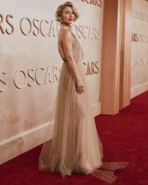 Julianne Hough Instagram - It’s one big day at the #Oscars! Catch me hosting the red carpet on @abc tonight! ✨