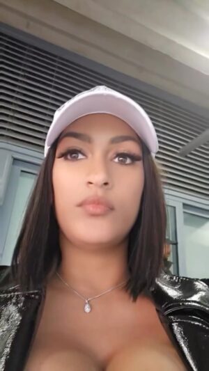 Juliet Ibrahim Instagram - As #Liverpool Dey slack I say make I celebrate small with #Arsenal … it’s a love and hate relationship…
Which team are you routing for this season? Comment below :👇 
 #soccerfan #womenwholovesports #winningteam #whowins
