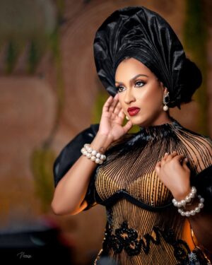 Juliet Ibrahim Instagram - Being a ‘good woman’ doesn’t mean enduring disrespect and abuse. Teach your daughters self-worth, boundaries, and the strength to walk away from bad behavior.

#WomenEmpowerment #RaiseThemRight #SelfRespect #BehindaLieShortFilm #KnowYourWorth #Selfworth 

Makeup @dumsyglowtouch 
Gele @chygele 
Photo @nonniz_photography