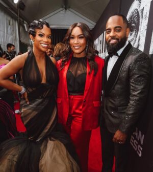 Kandi Burruss Instagram - My posse on Broadway…Literally ! 🎭 
Opening night was a dream. 

📸 @morrisde 
@othellobway