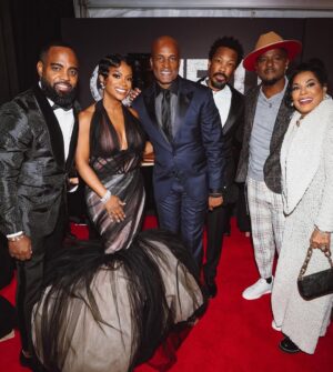 Kandi Burruss Instagram - My posse on Broadway…Literally ! 🎭 
Opening night was a dream. 

📸 @morrisde 
@othellobway